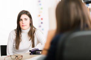 en parler au travail